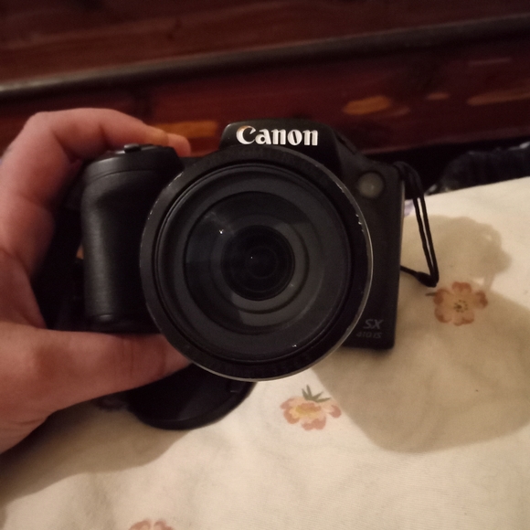 Canon PowerShot camera - Picture 2 of 6